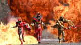 「キングオージャーＶＳキョウリュウジャー」